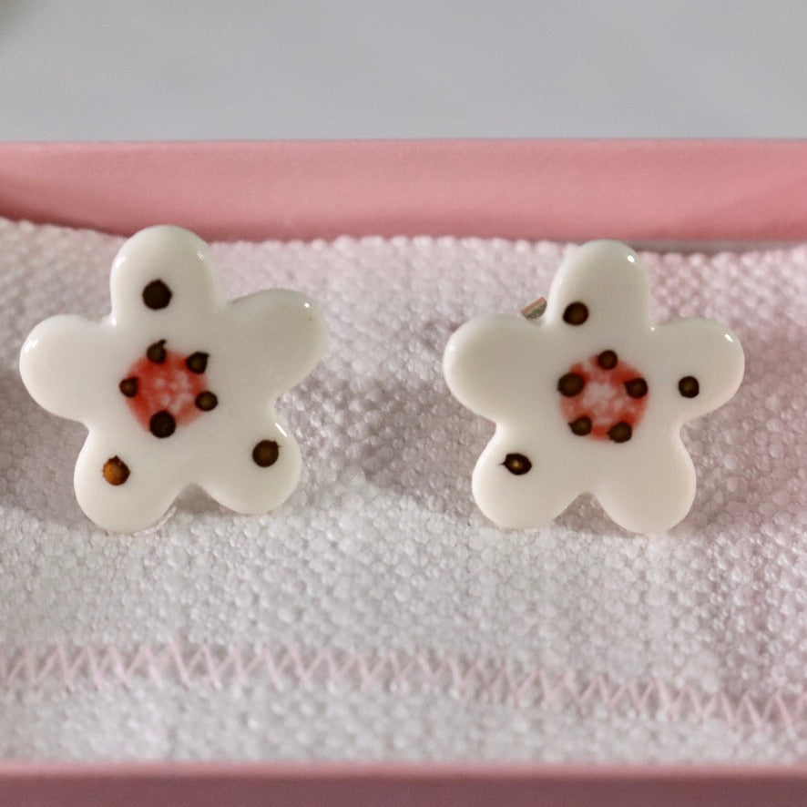 Large Daisy earring stud