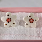 Load image into Gallery viewer, Large Daisy earring stud
